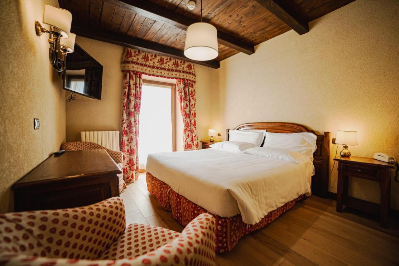 Hotel Jumeaux ブレウイル・チェルヴィナイア エクステリア 写真