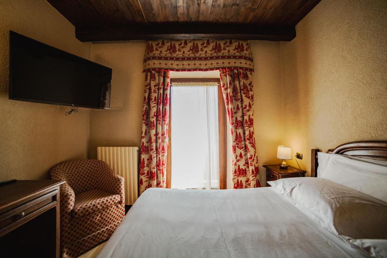 Hotel Jumeaux ブレウイル・チェルヴィナイア エクステリア 写真