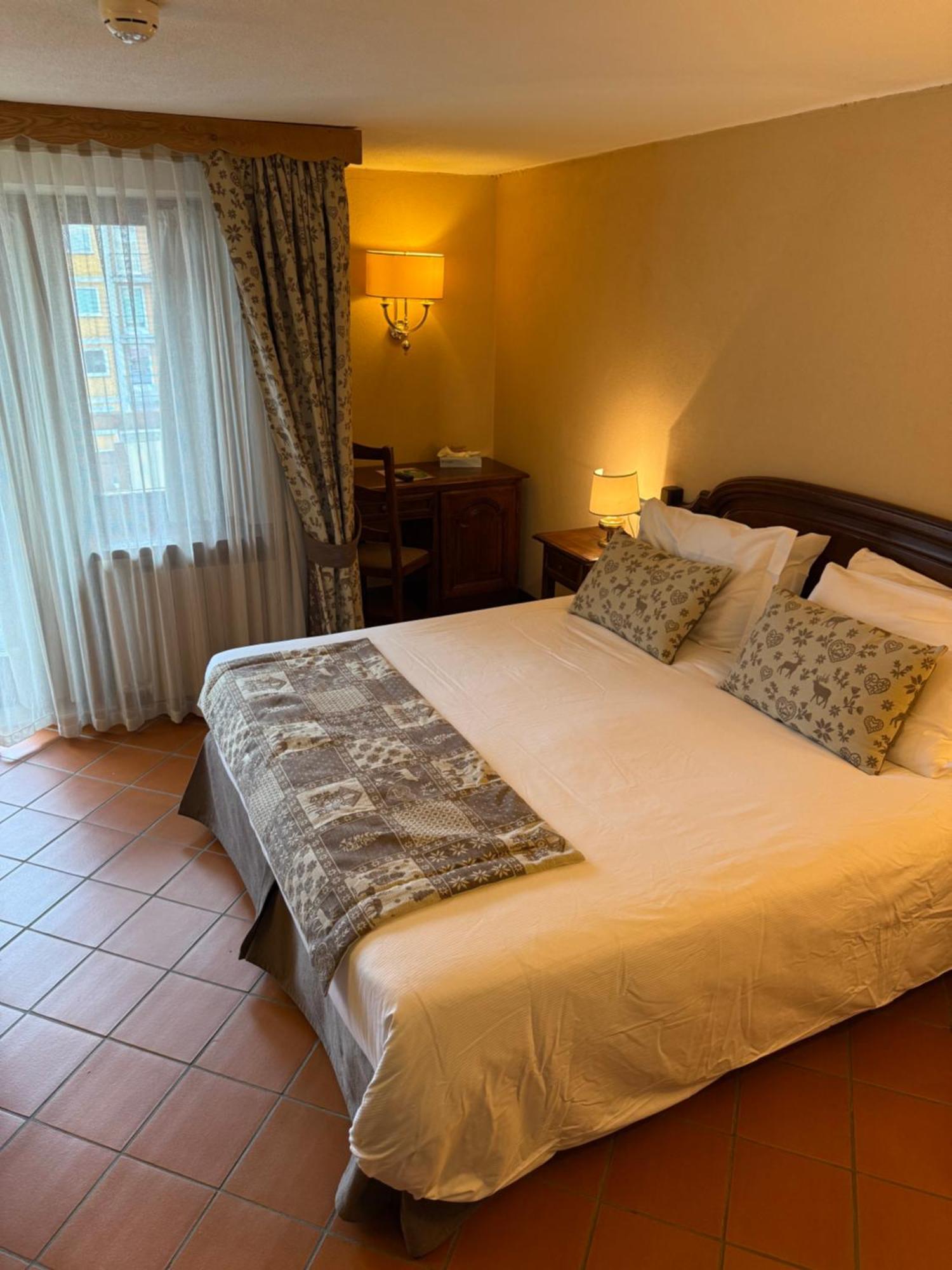 Hotel Jumeaux ブレウイル・チェルヴィナイア エクステリア 写真
