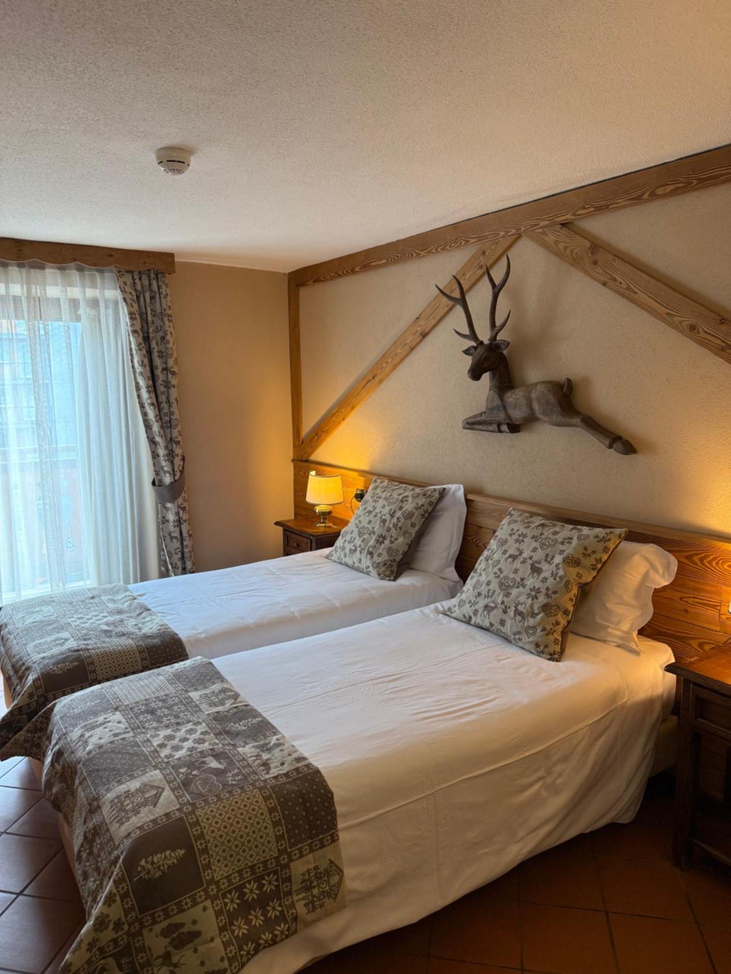 Hotel Jumeaux ブレウイル・チェルヴィナイア エクステリア 写真