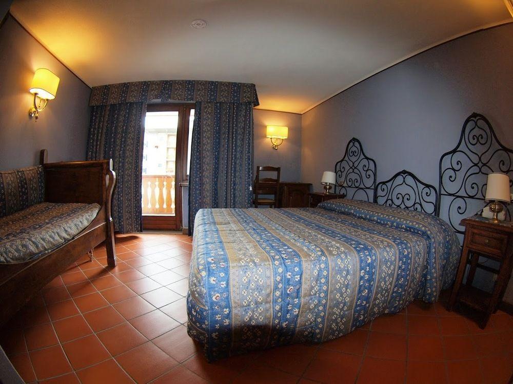 Hotel Jumeaux ブレウイル・チェルヴィナイア エクステリア 写真