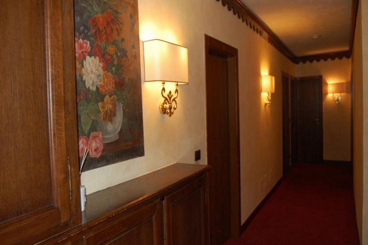 Hotel Jumeaux ブレウイル・チェルヴィナイア エクステリア 写真